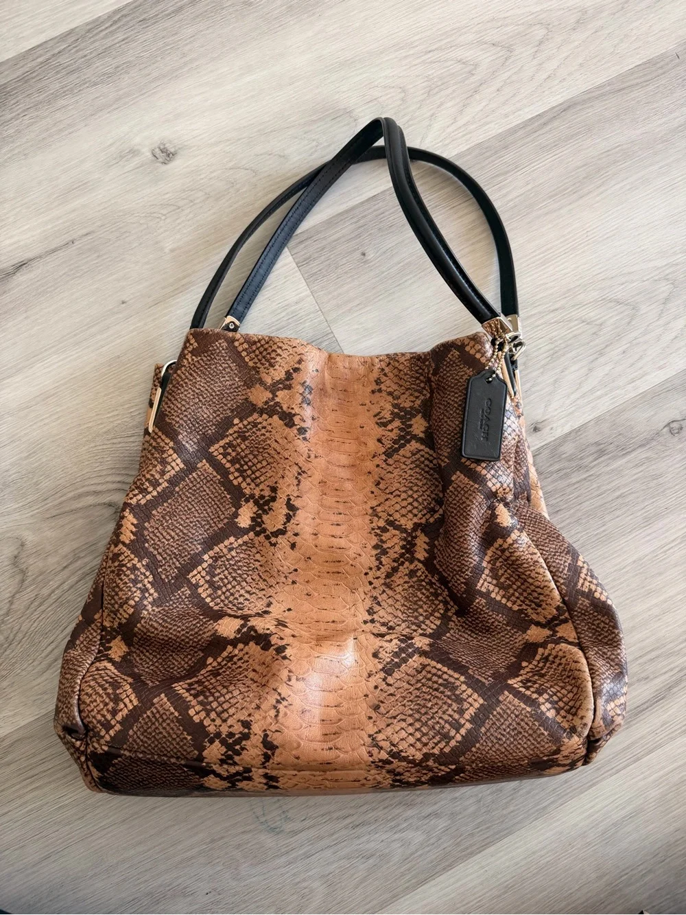 Coach authentic large